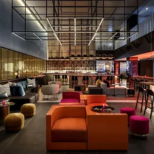 **** Hotel W Canada