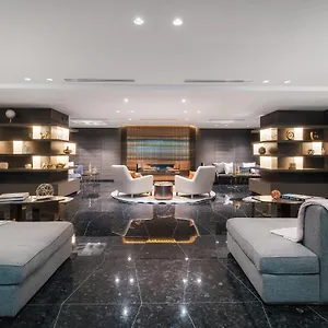 **** Hotel Paradox Canada