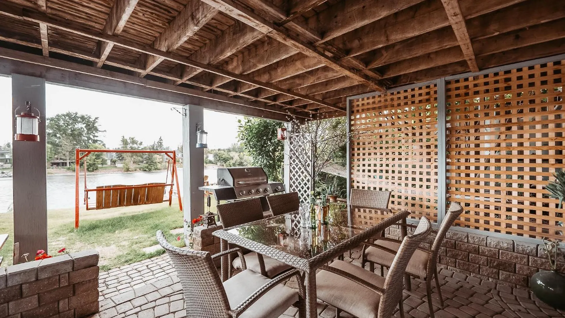 **** Gasthof Along River Ridge YYC Kanada